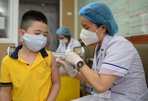 Hà Nội yêu cầu tăng tốc tiêm vắc xin Covid-19 cho trẻ từ 5 đến dưới 12 tuổi